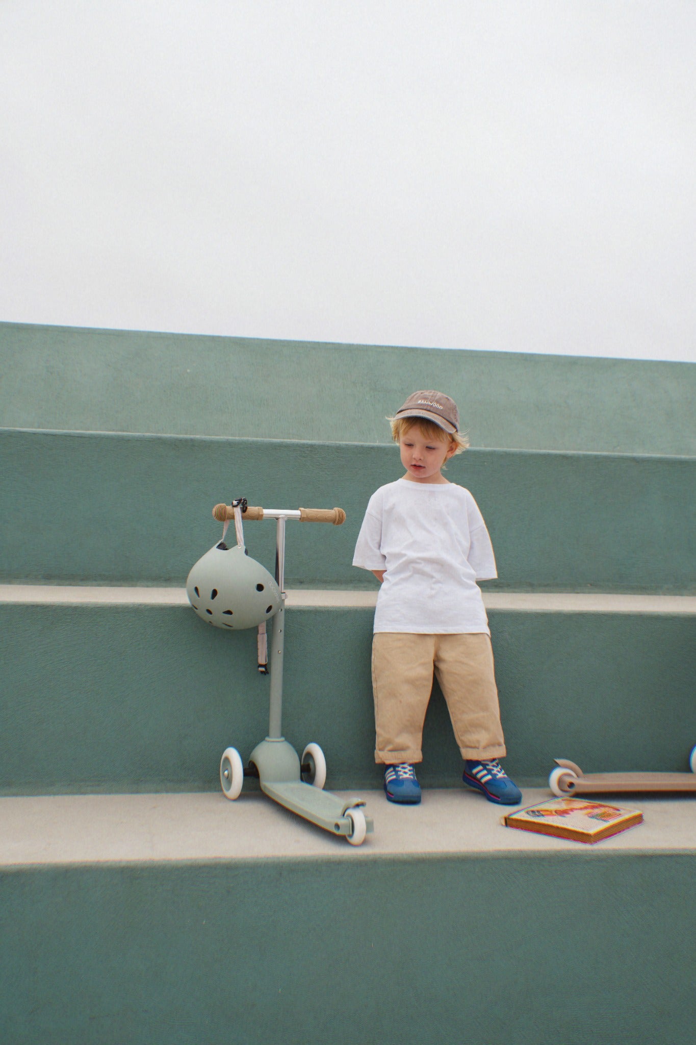 ECO SCOOTER & HELMET SET OLIVE