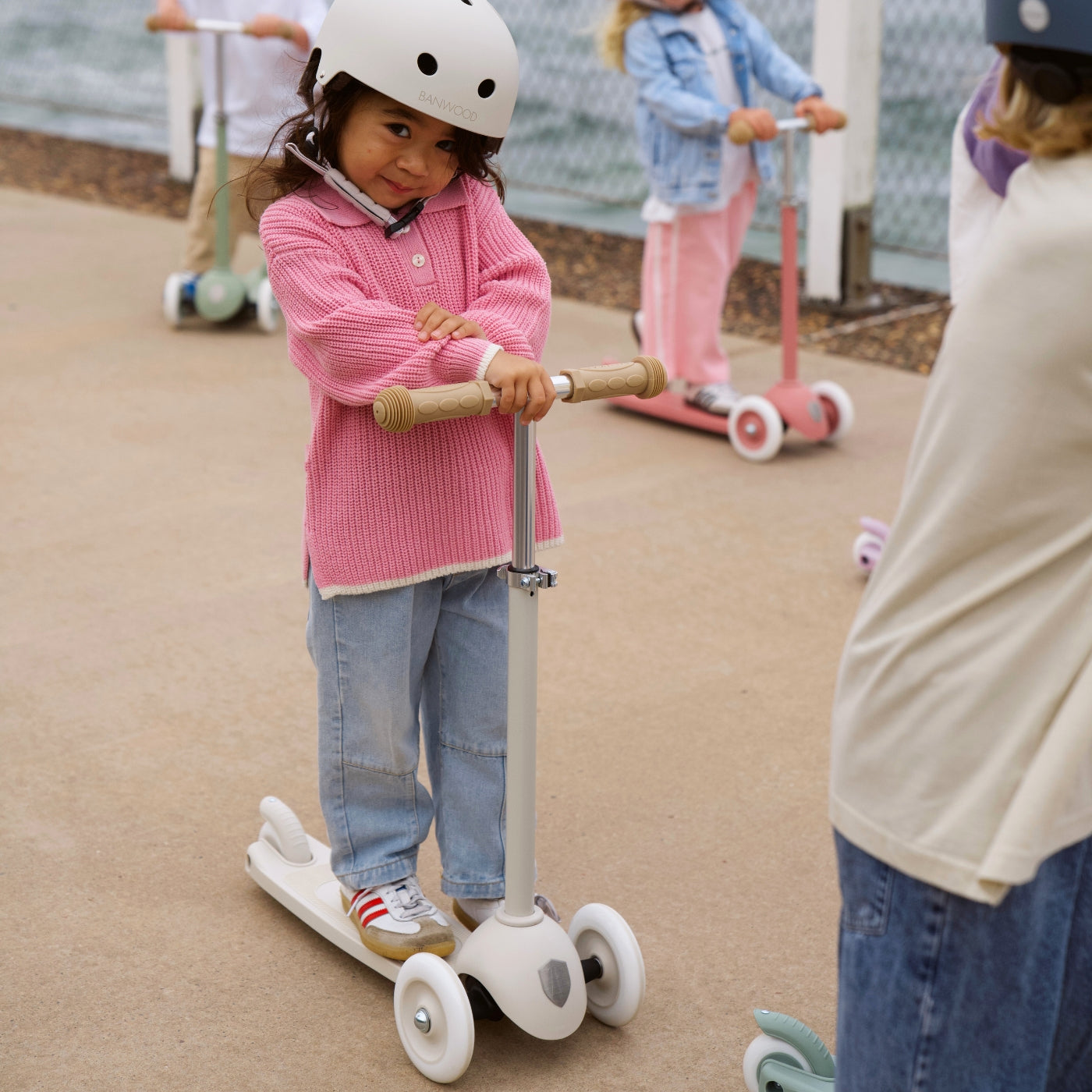Banwood Eco Scooter Ivory lifestyle