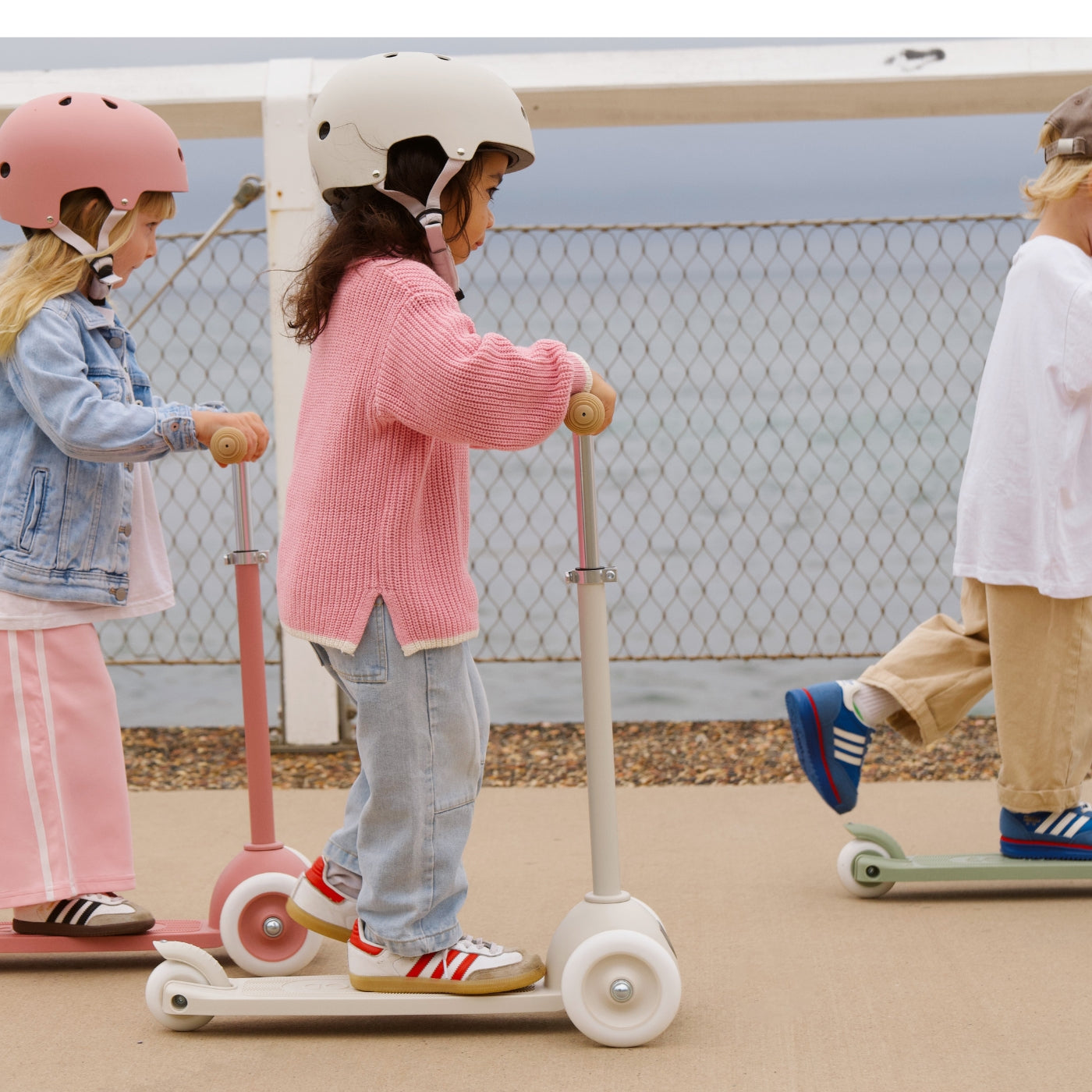 Banwood Eco Scooter Ivory — deck and brake detail