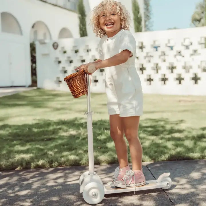 BANWOOD 3-WHEEL SCOOTER & HELMET SET - WHITE